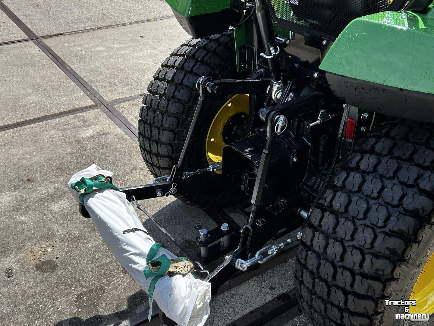 Obsttraktor John Deere 2032R