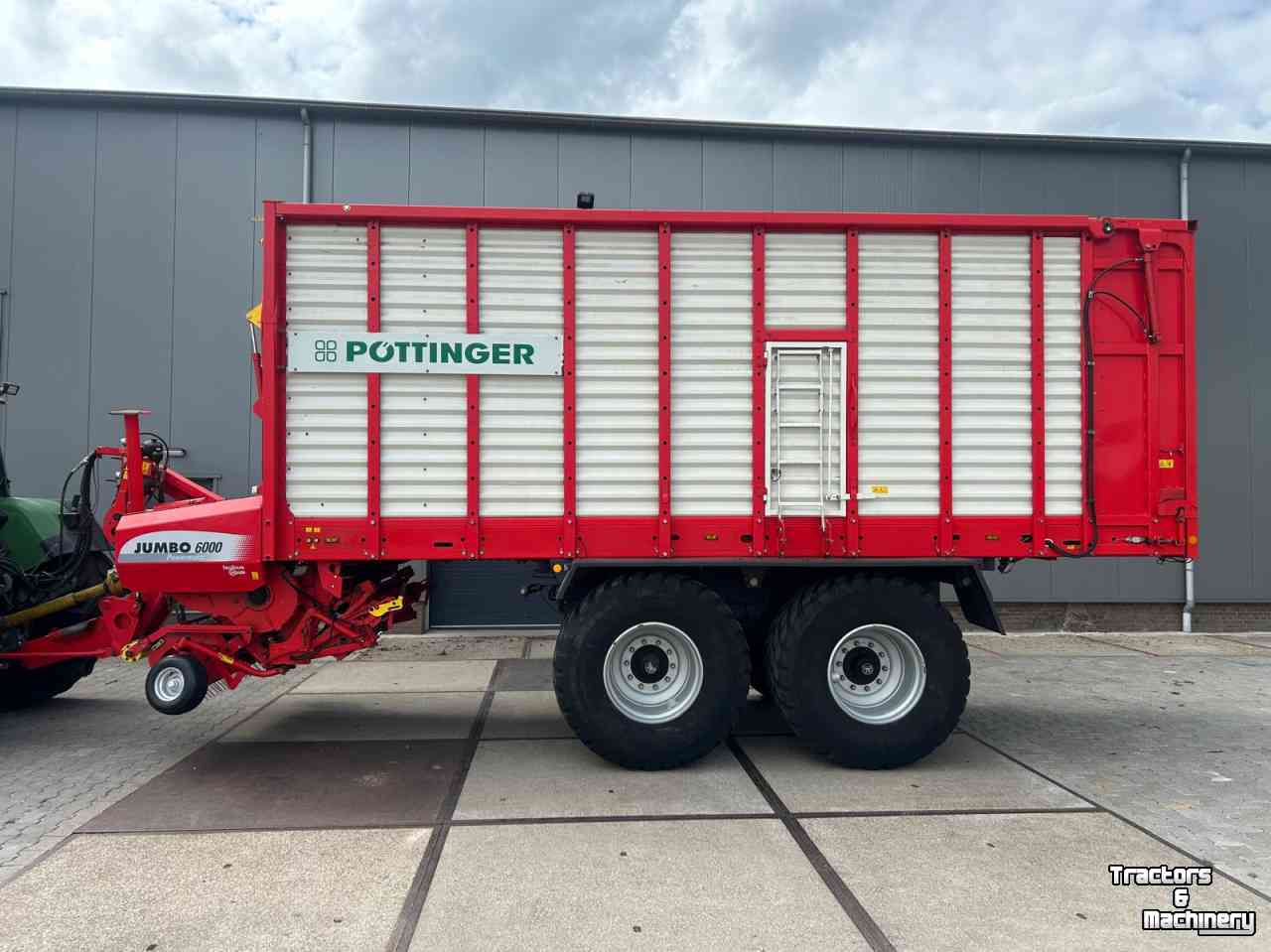 Lade- und Dosierwagen Pottinger Jumbo 6000L Combiline. Gedwongen gestuurd