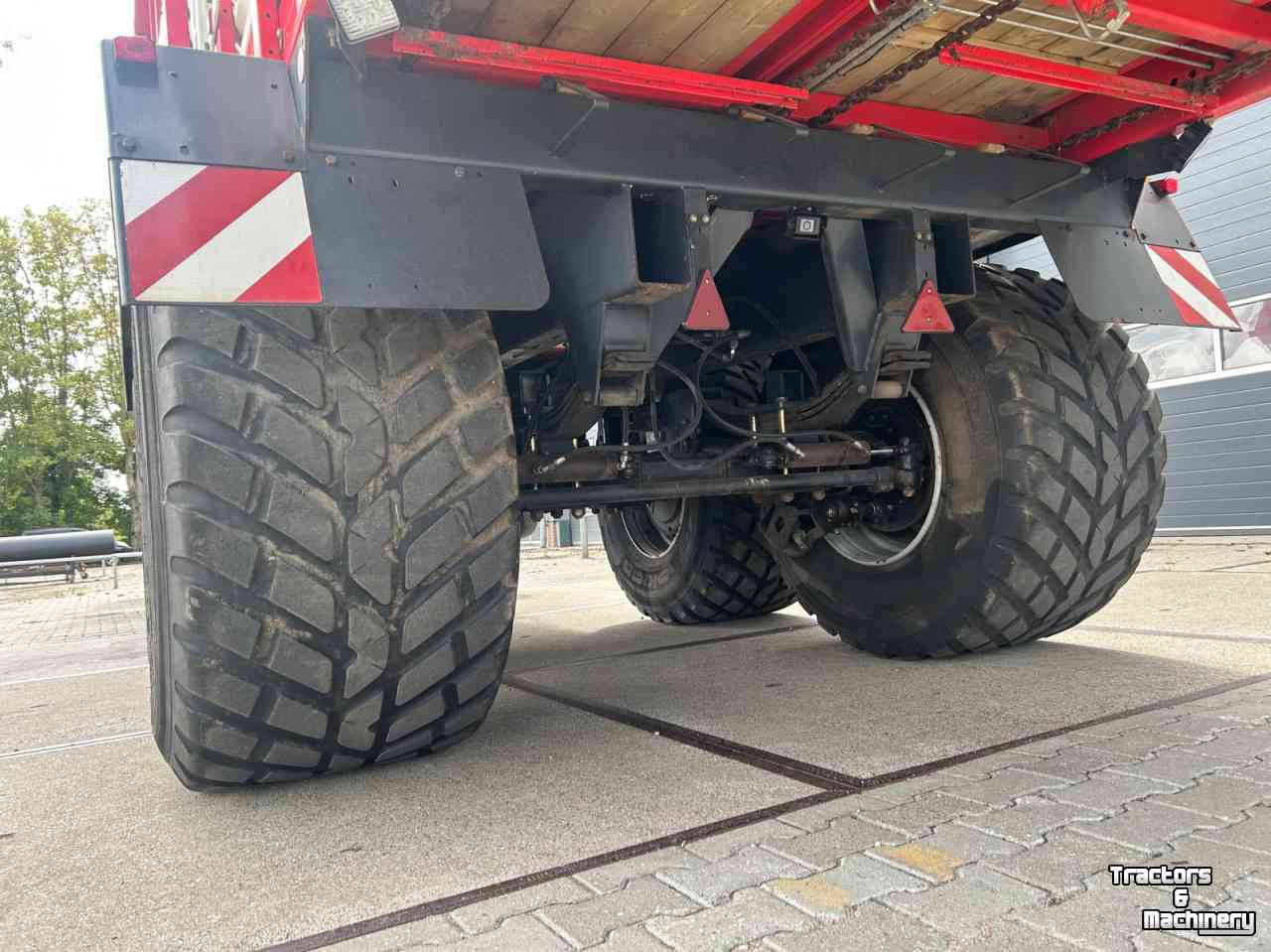 Lade- und Dosierwagen Pottinger Jumbo 6000L Combiline. Gedwongen gestuurd