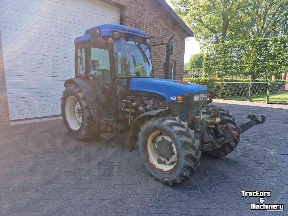 Obsttraktor New Holland TN90F