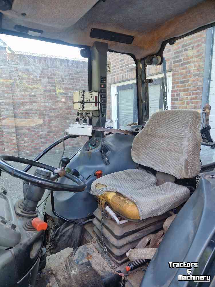 Obsttraktor New Holland TN90F