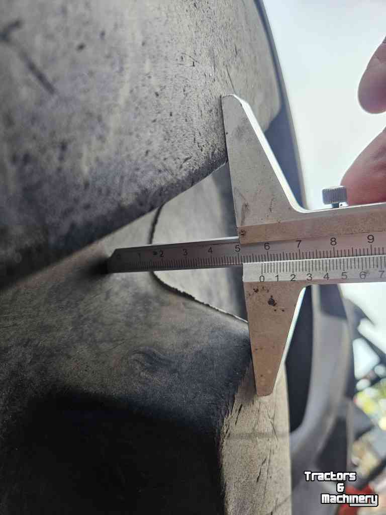 Räder, Reifen, Felgen & Distanzringe Mitas 800/70R38 SFT. 58 mm profiel!
