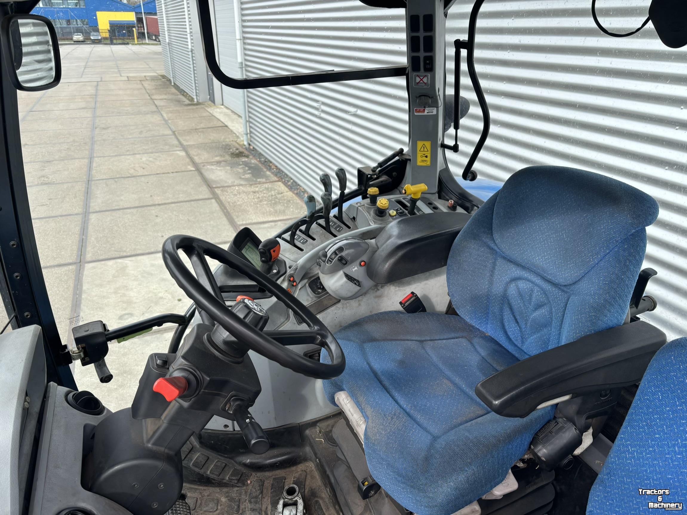 Schlepper / Traktor New Holland T6050