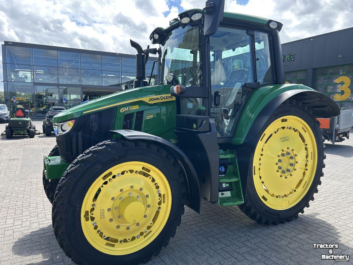 Schlepper / Traktor John Deere 6M 125