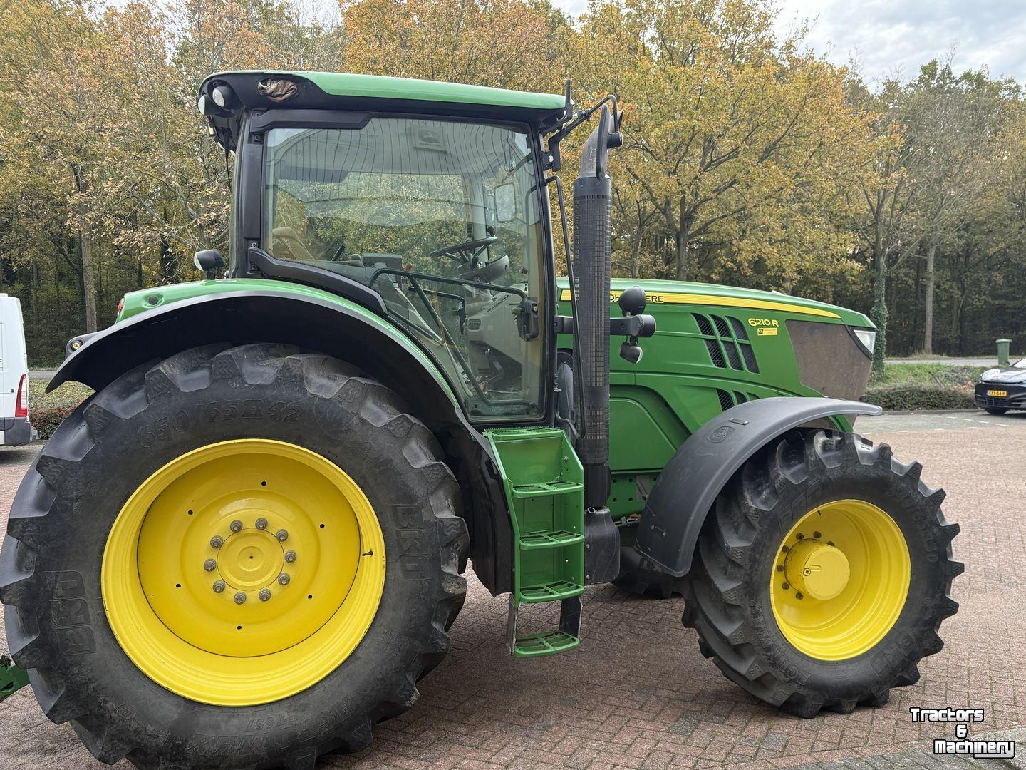 Schlepper / Traktor John Deere 6210R