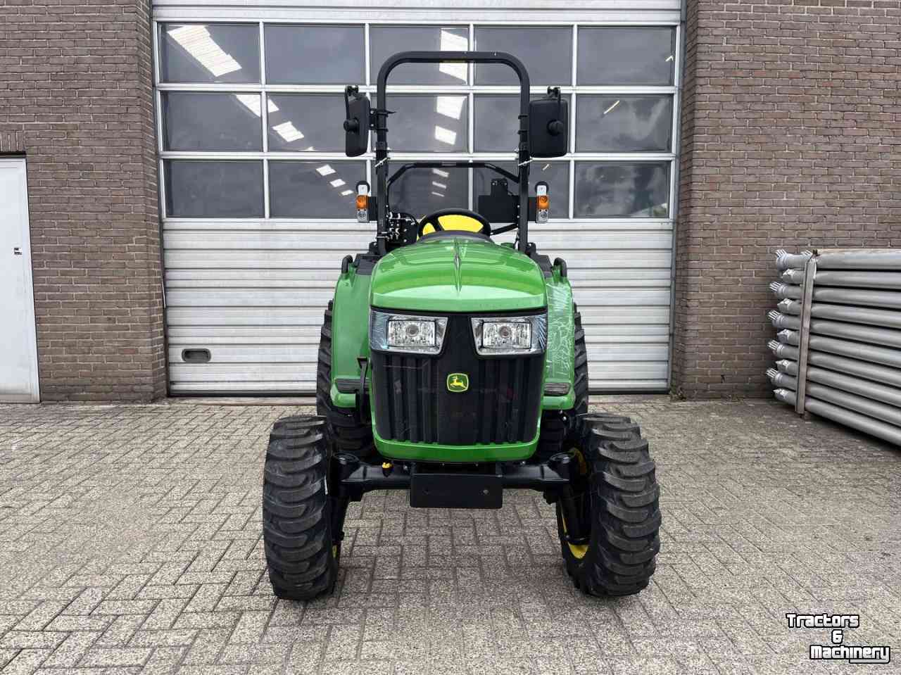 Gartentraktoren John Deere 3038E Compact Tractor