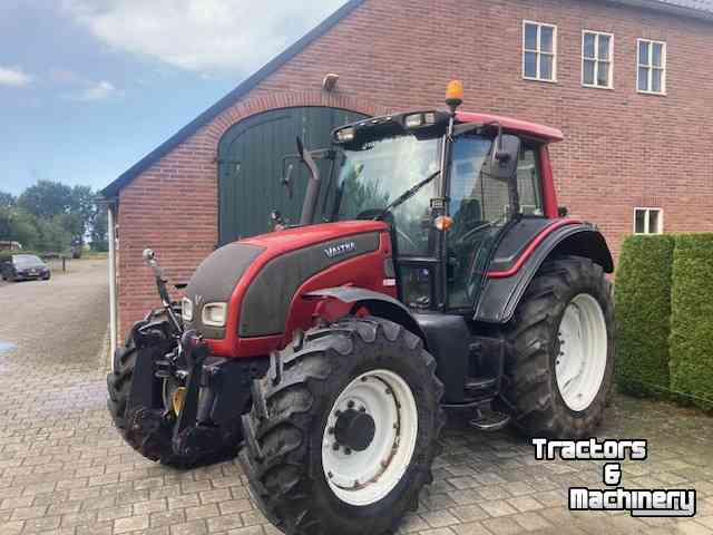 Schlepper / Traktor Valtra N 121