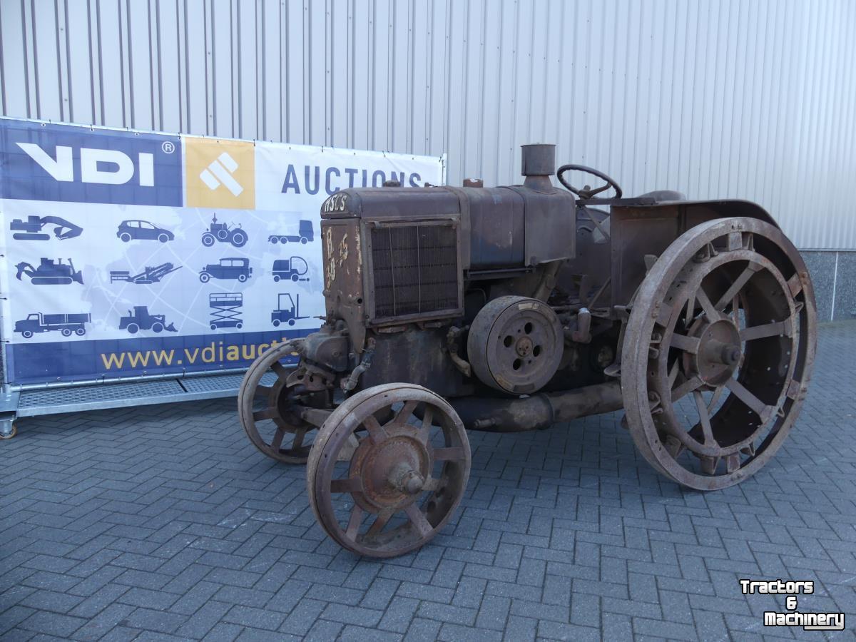 Schlepper / Traktor  HSCS R30-35