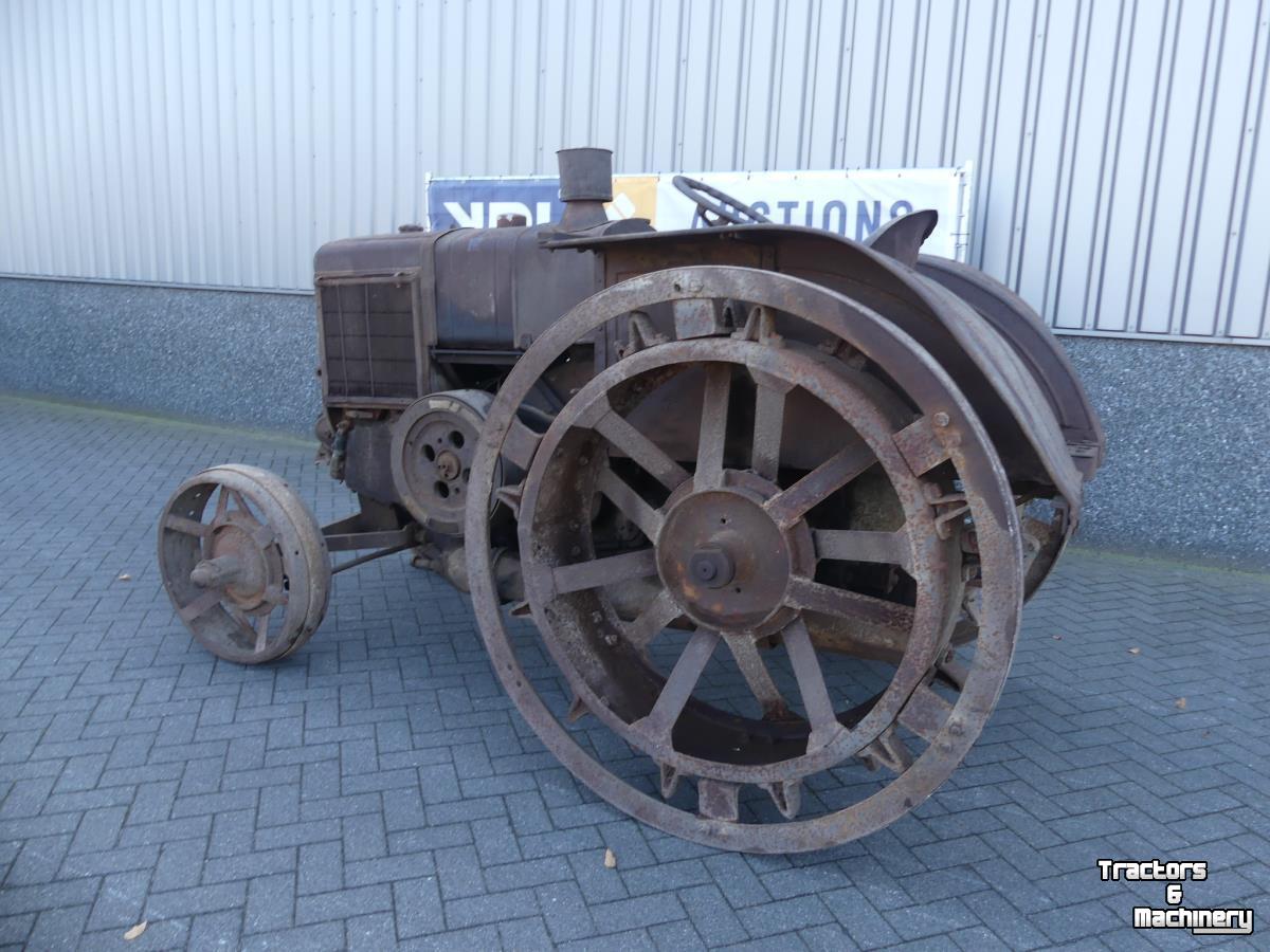 Schlepper / Traktor  HSCS R30-35