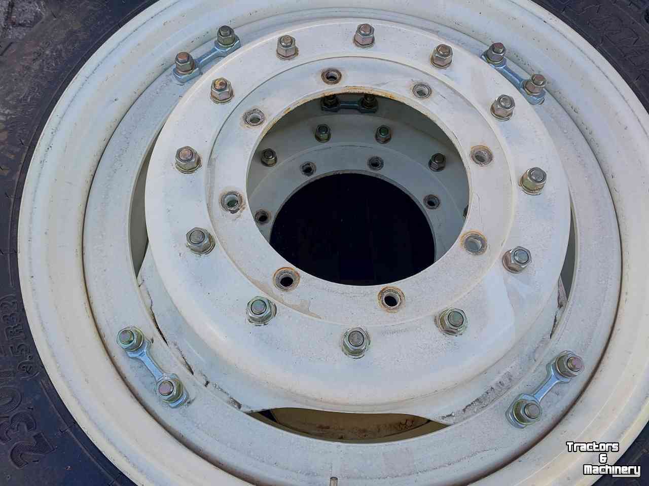 Räder, Reifen, Felgen & Distanzringe New Holland Cultuur wielen 230/95 R32  270/95 R44