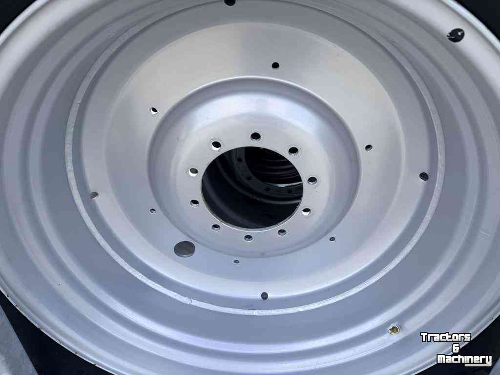 Räder, Reifen, Felgen & Distanzringe Trelleborg 710/70R42 + Mitas 600/70