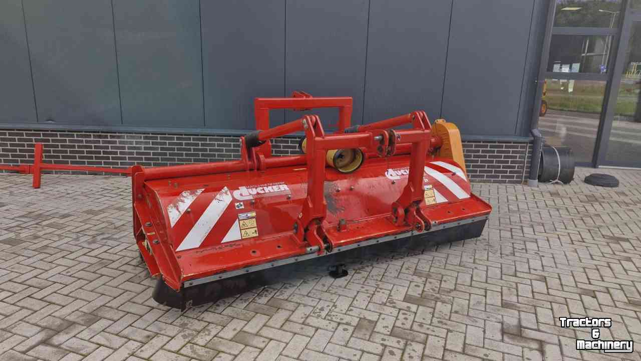 Mähwerk Ducker UM 27 frontmaaier