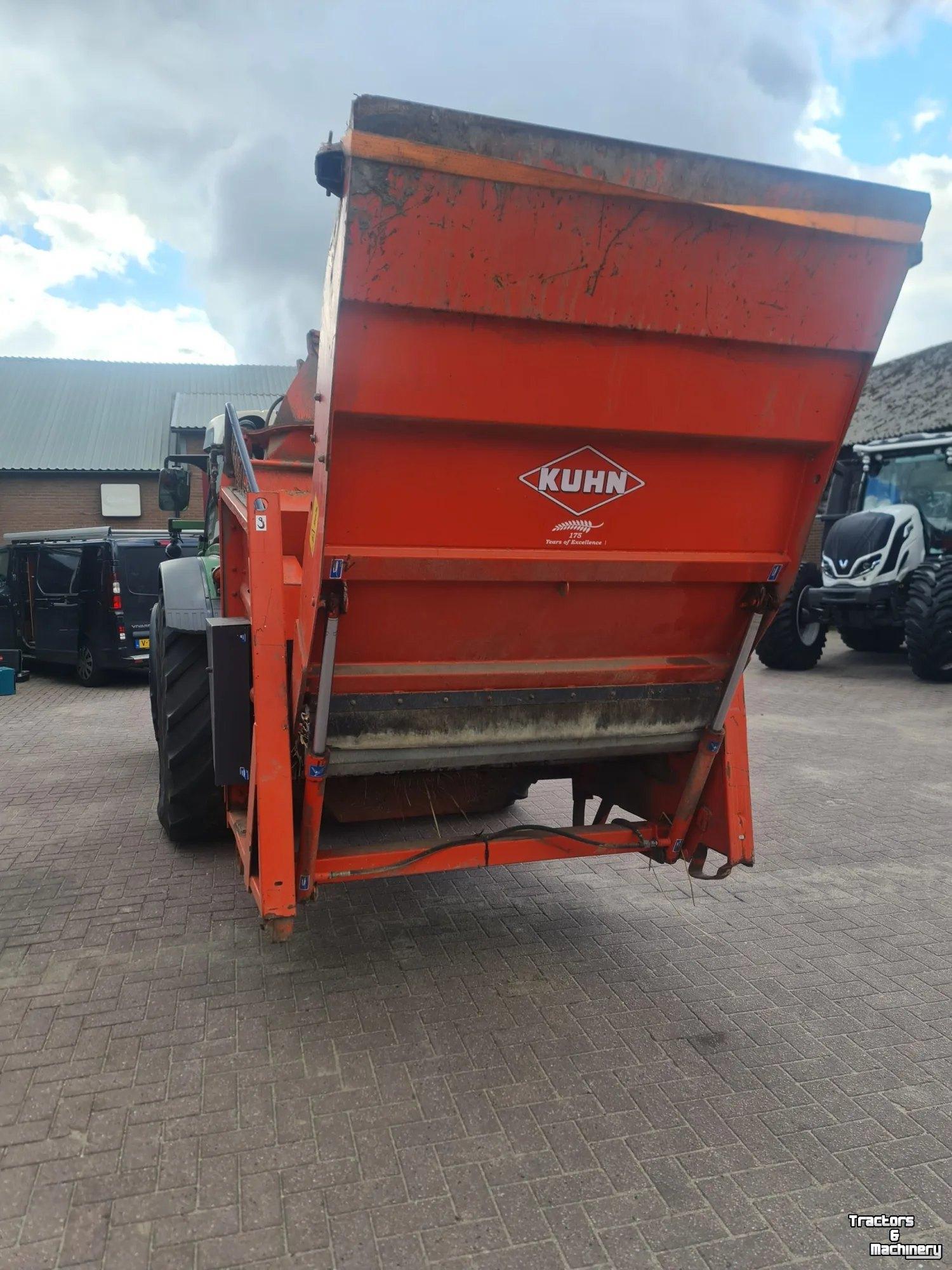 Strohverteiler für Liegeboxen Kuhn PRIMOR 2060H STROSTROOIER
