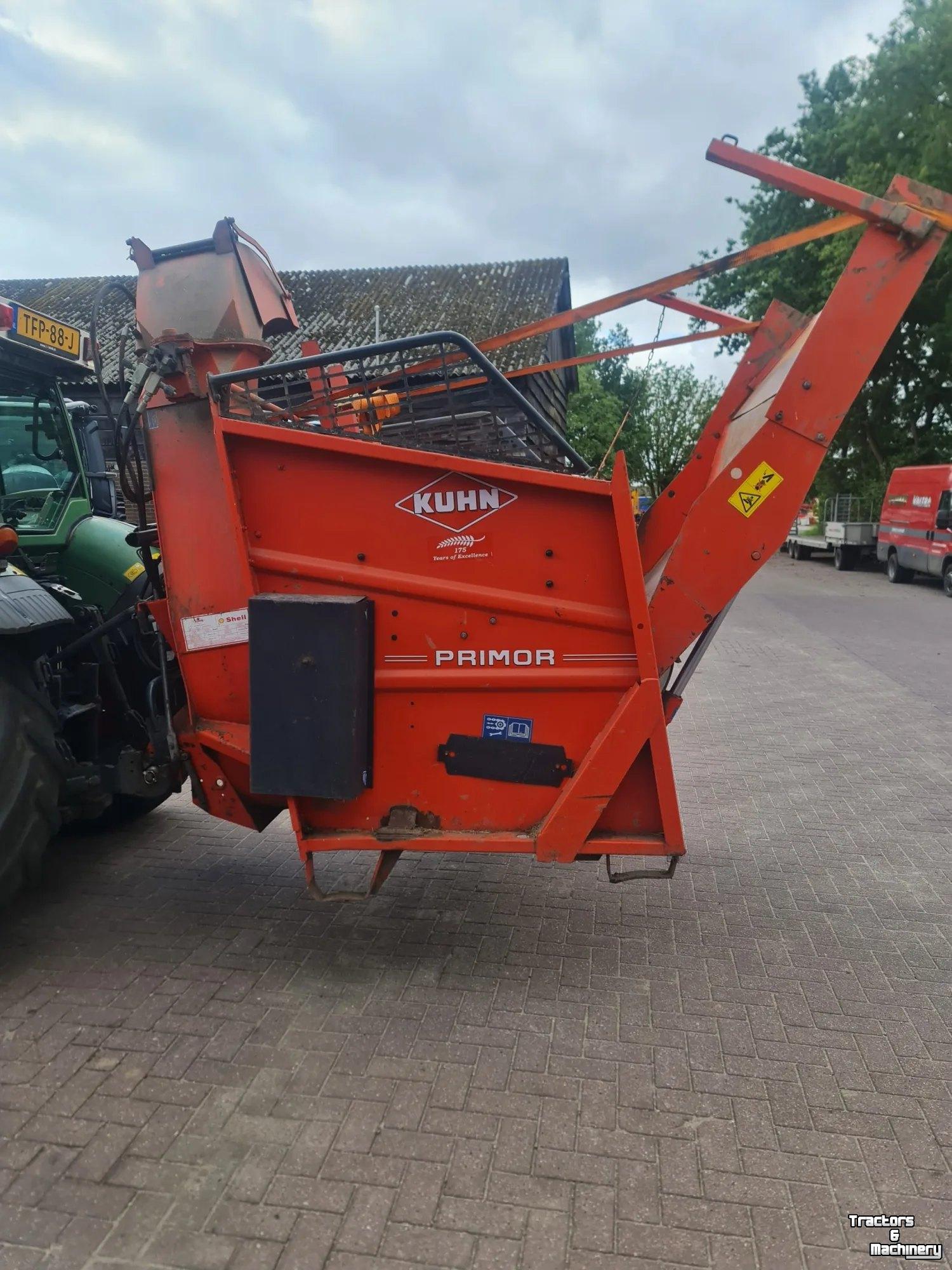 Strohverteiler für Liegeboxen Kuhn PRIMOR 2060H STROSTROOIER