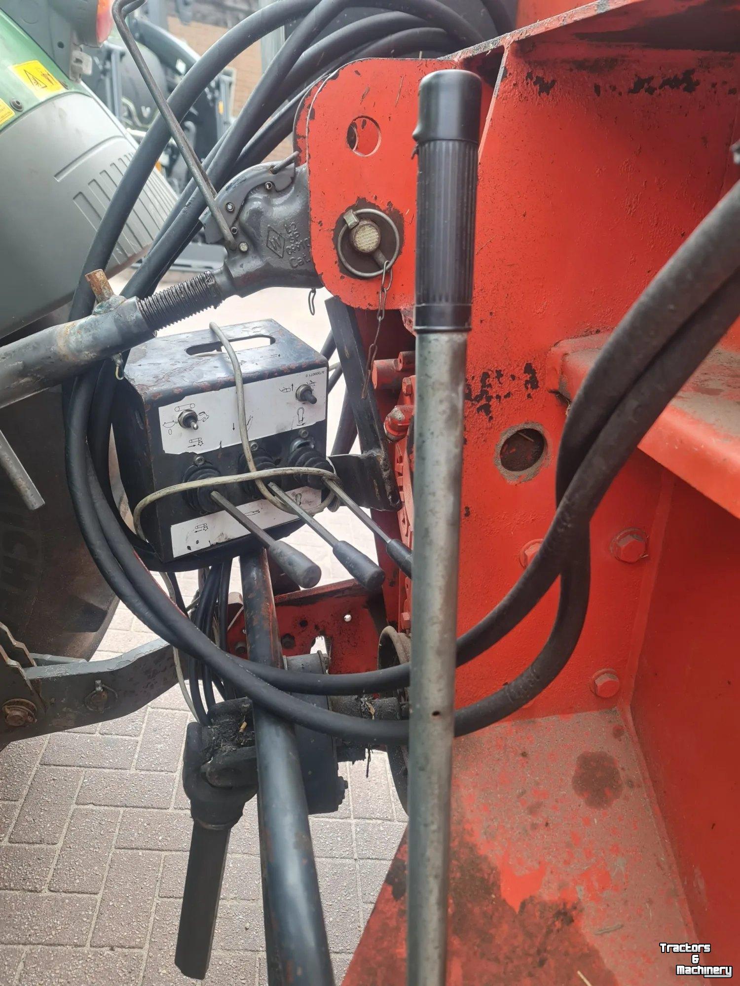 Strohverteiler für Liegeboxen Kuhn PRIMOR 2060H STROSTROOIER