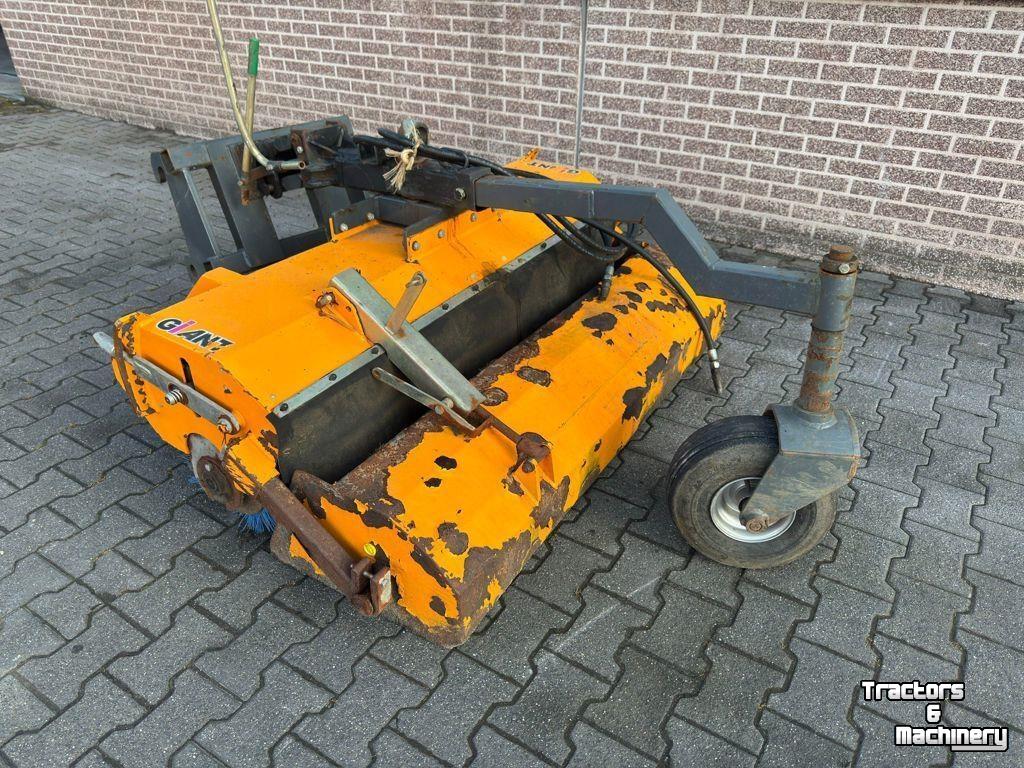 Kehrmaschine Giant Veegmachine