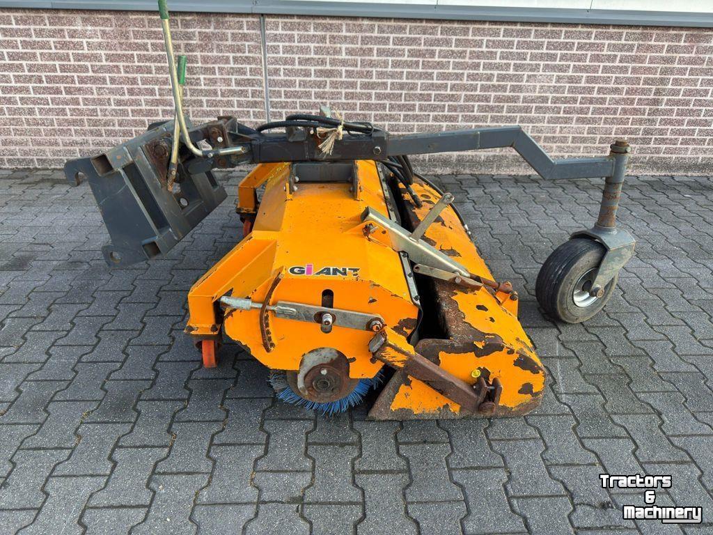 Kehrmaschine Giant Veegmachine