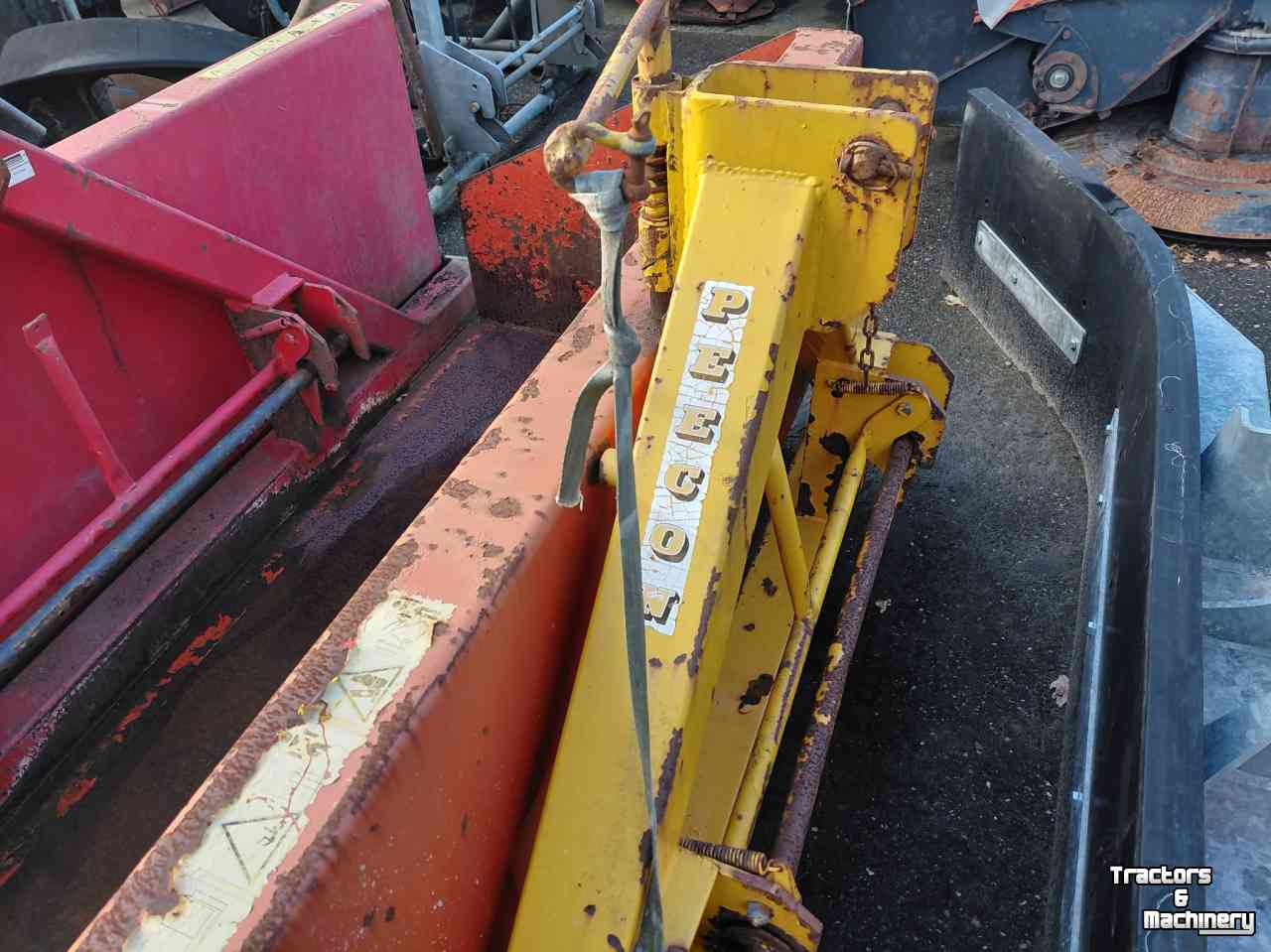 Traktor Abkippbehälter Peecon TB180