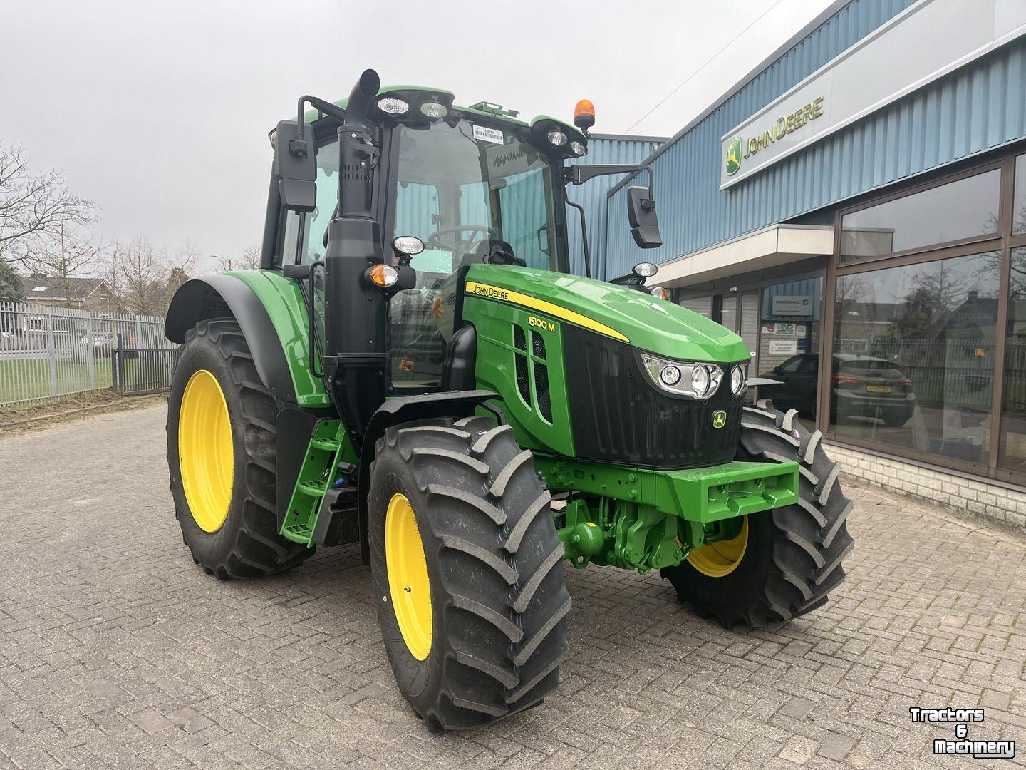 Schlepper / Traktor John Deere 6100M