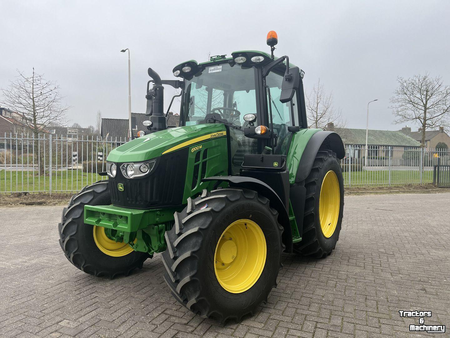 Schlepper / Traktor John Deere 6100M