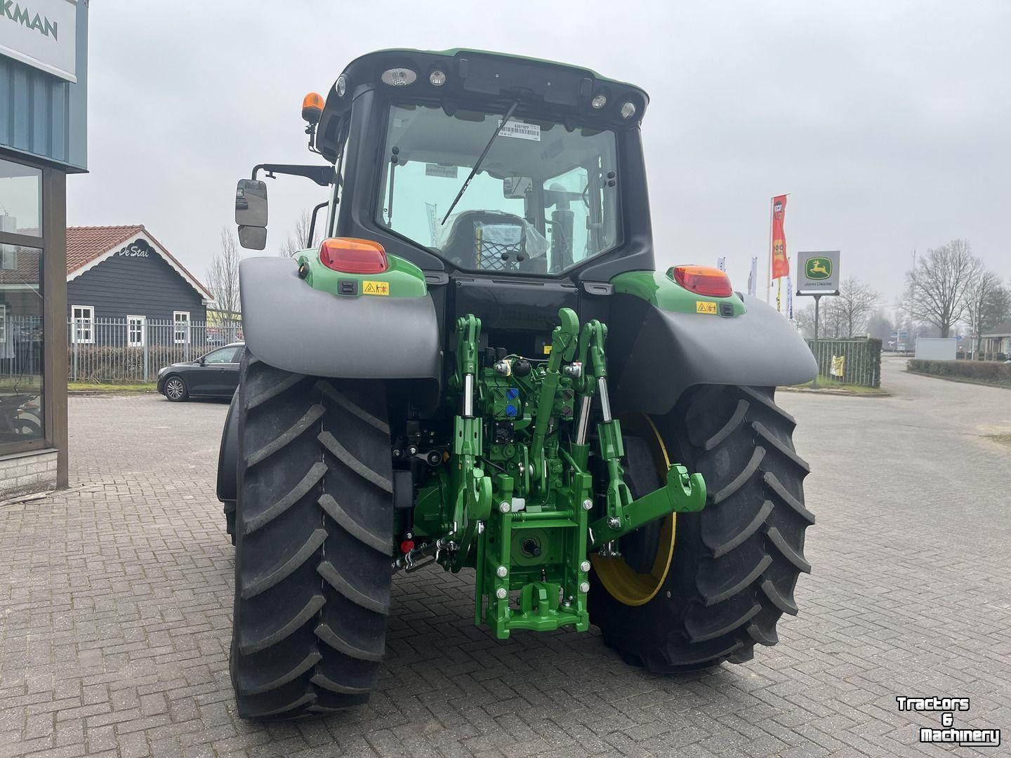 Schlepper / Traktor John Deere 6100M