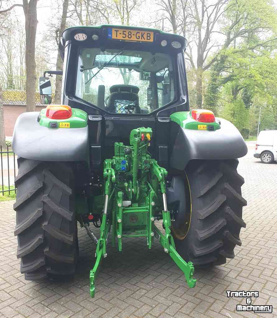 Schlepper / Traktor John Deere 6120M