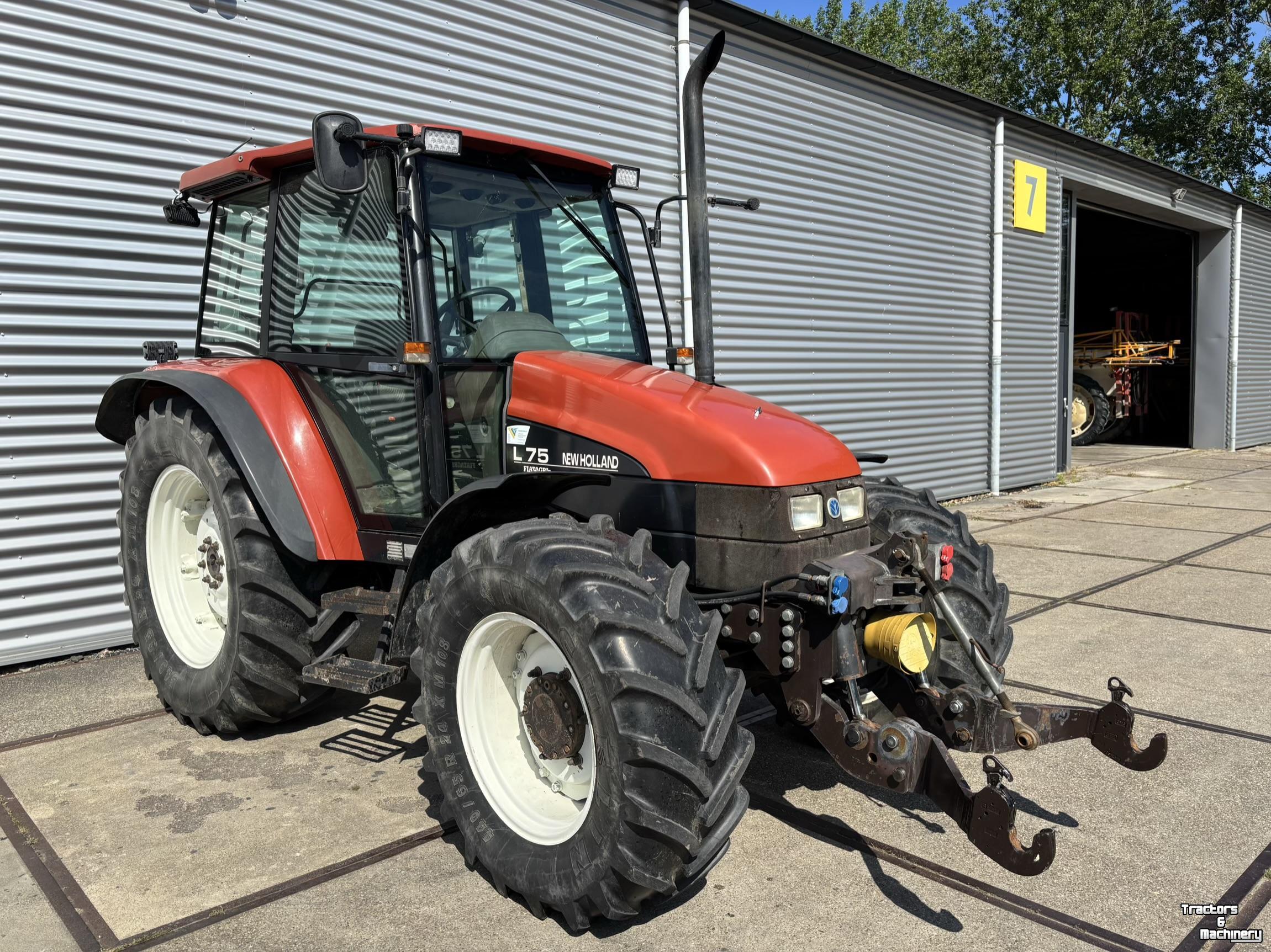 Schlepper / Traktor New Holland L75