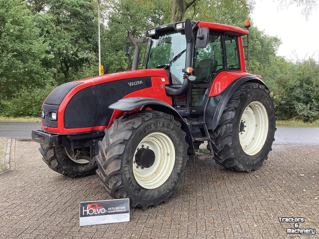 Schlepper / Traktor Valtra Valtra T 190     (rood)