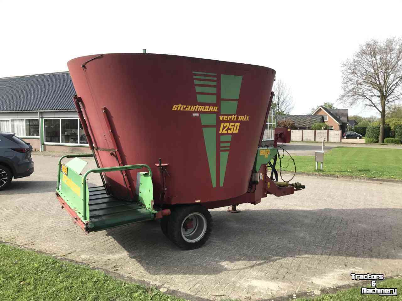 Futtermischwagen Vertikal Strautmann Vertimix 1250