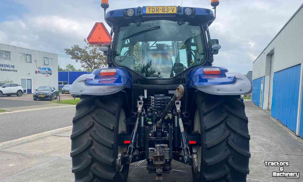 Schlepper / Traktoren New Holland T6020 Plus met 120FL voorlader / frontlader