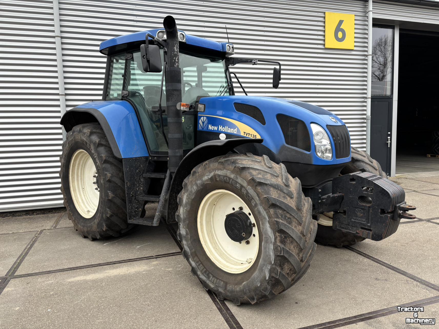 Schlepper / Traktor New Holland TVT135