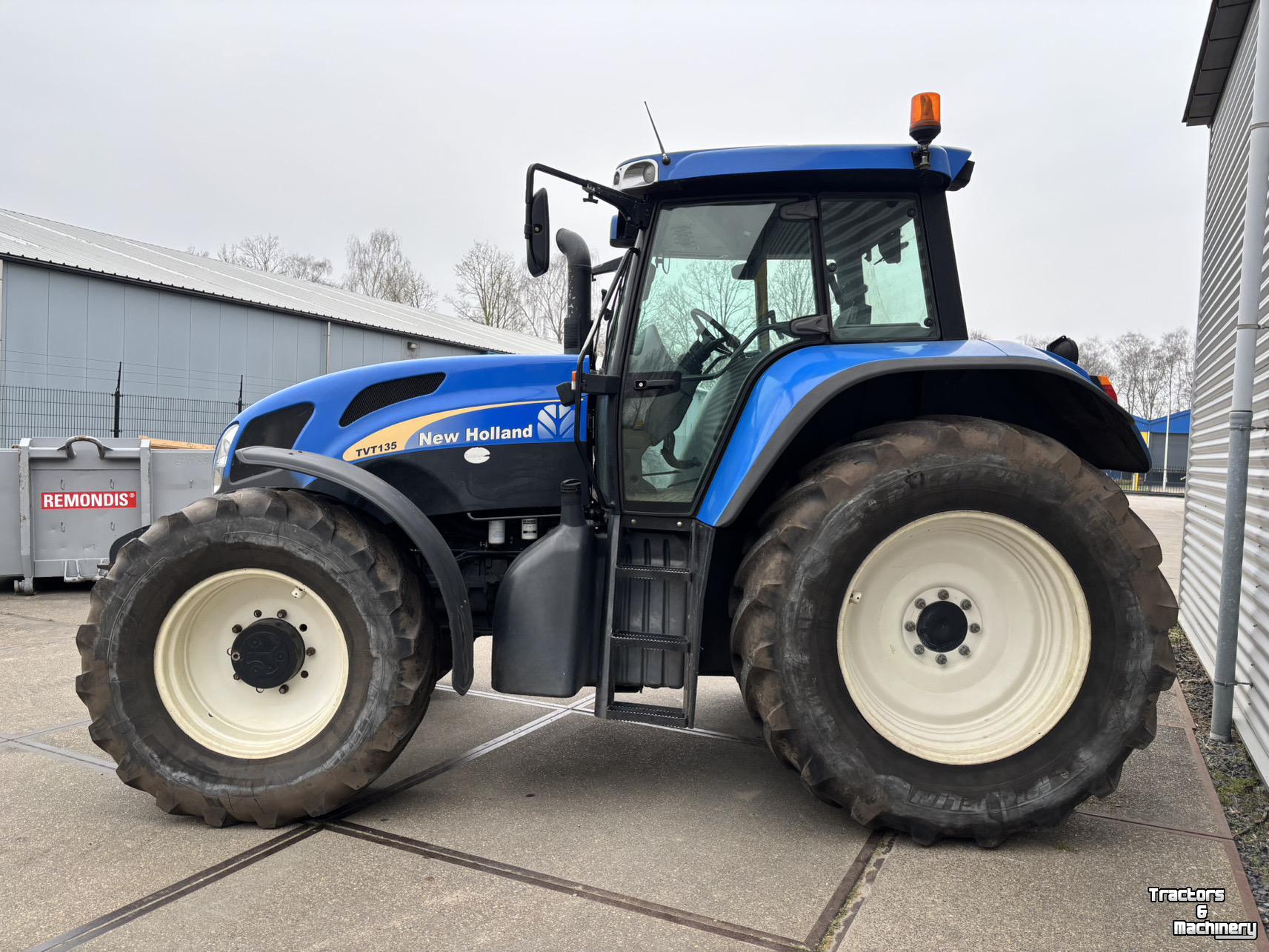 Schlepper / Traktor New Holland TVT135
