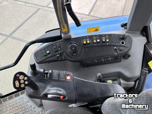 Schlepper / Traktor New Holland TVT135
