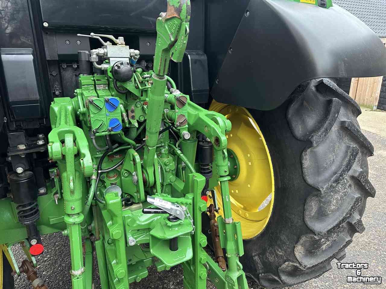 Schlepper / Traktoren John Deere 6120M AQ+Kruip Fronthef+PTO