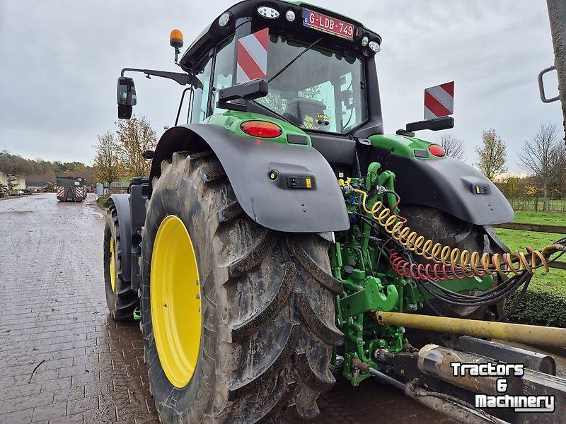 Schlepper / Traktor John Deere 6M220
