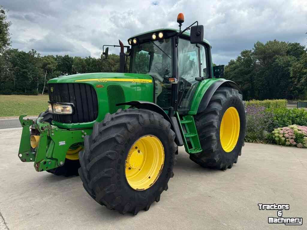 Schlepper / Traktor John Deere 6820
