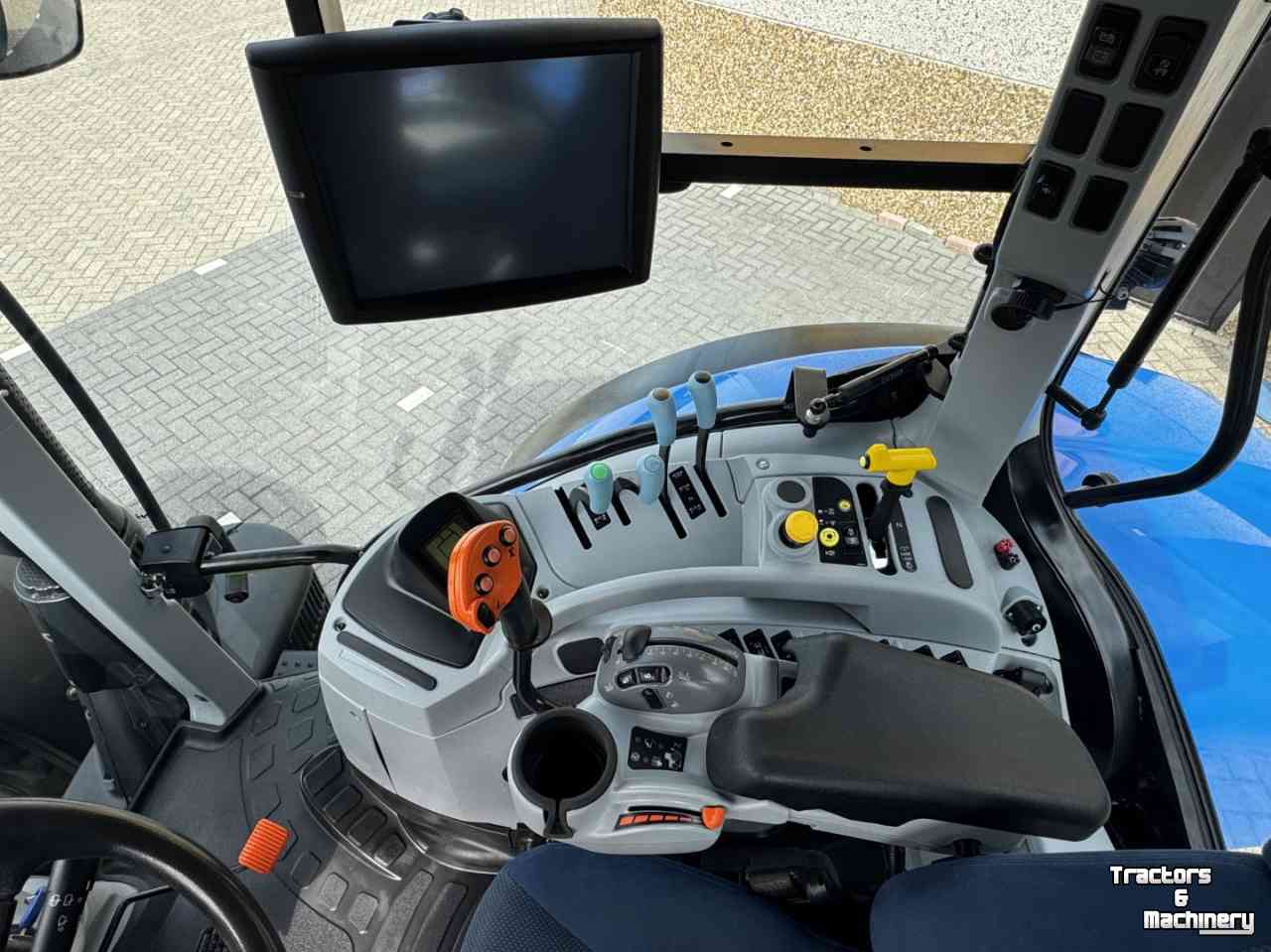 Schlepper / Traktor New Holland T7.245PC Stage V Fronthef Lucht Hydr rem  GPS 50km