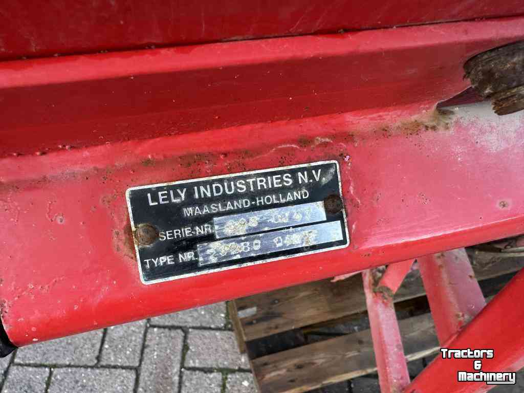 Düngerstreuer Lely Centerliner