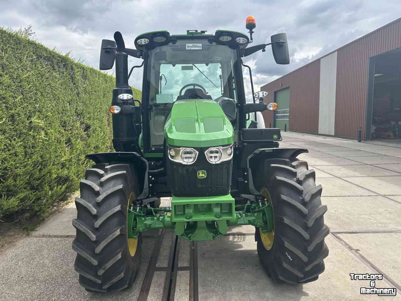 Schlepper / Traktor John Deere 6M 125