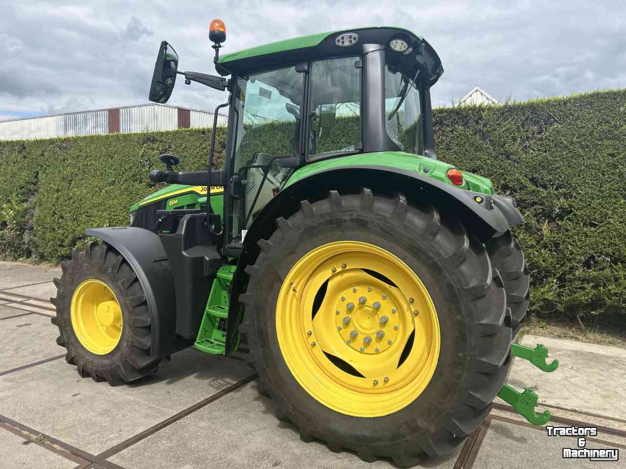 Schlepper / Traktor John Deere 6M 125