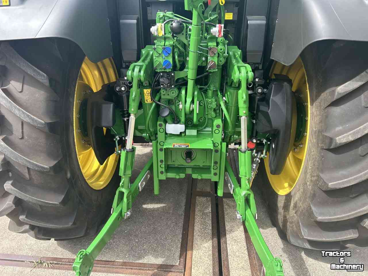 Schlepper / Traktor John Deere 6M 125