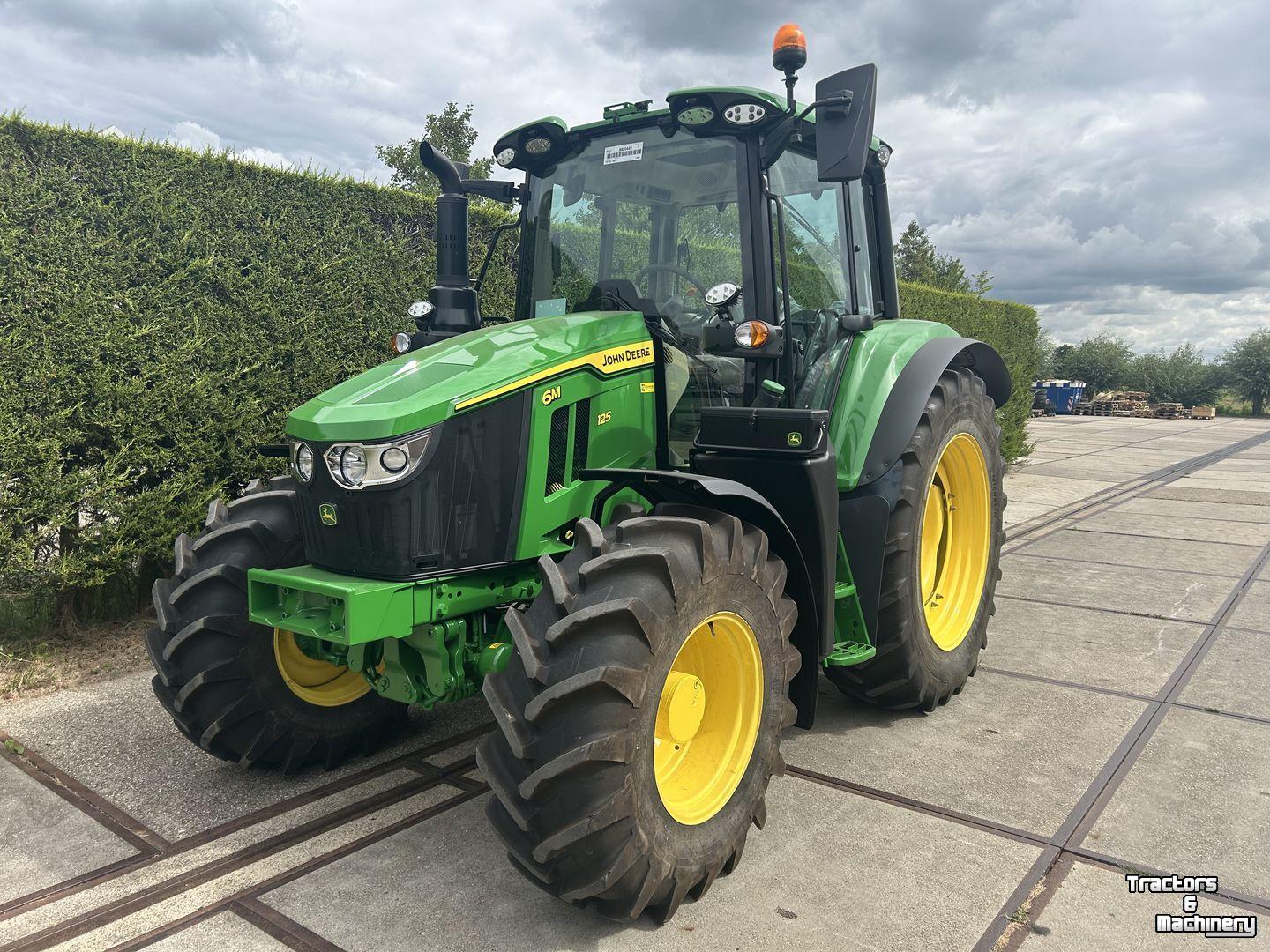 Schlepper / Traktor John Deere 6M 125