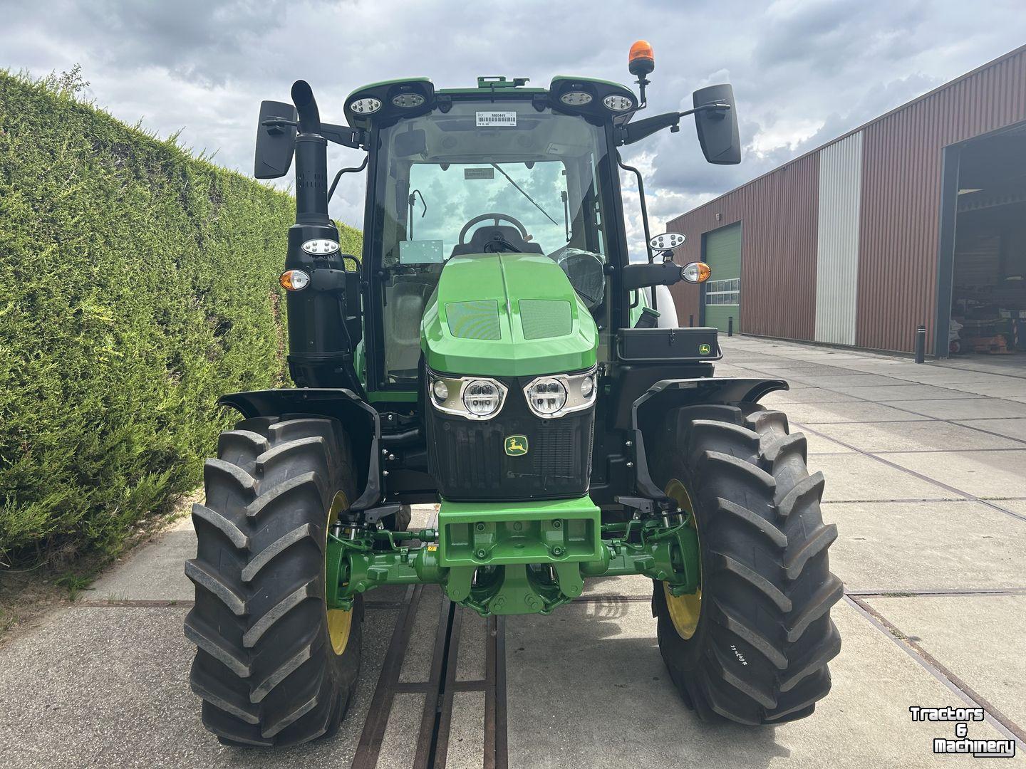 Schlepper / Traktor John Deere 6M 125