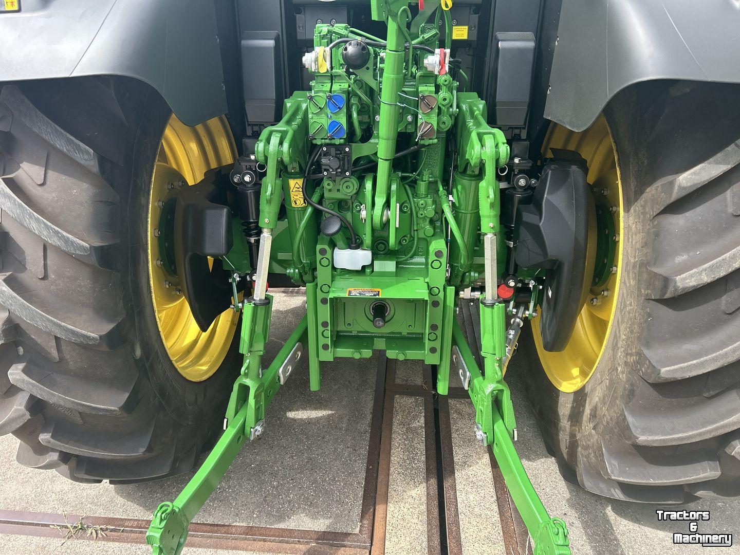Schlepper / Traktor John Deere 6M 125