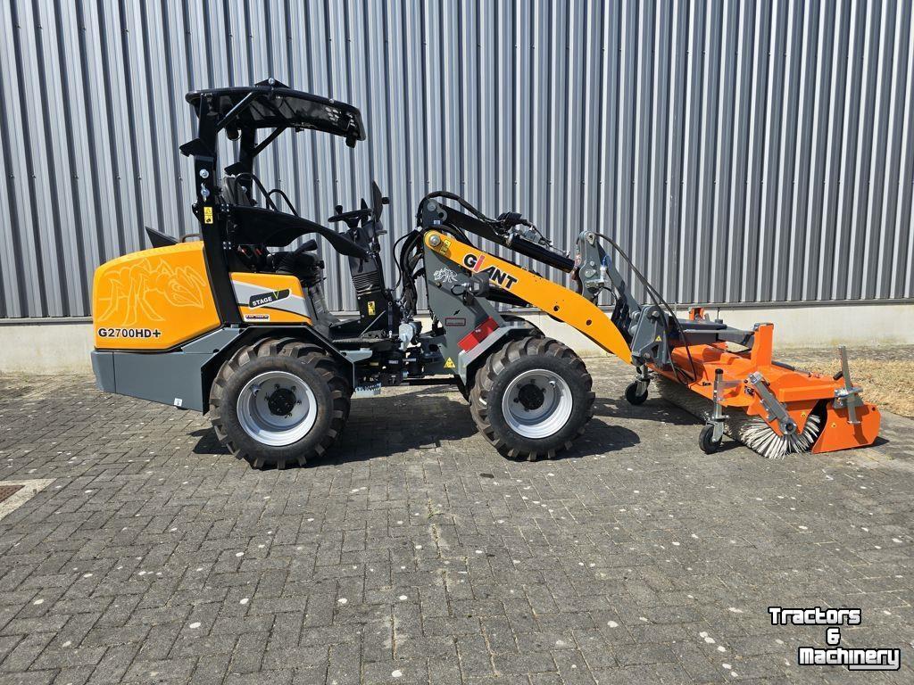 Radlader Giant G2700HD+