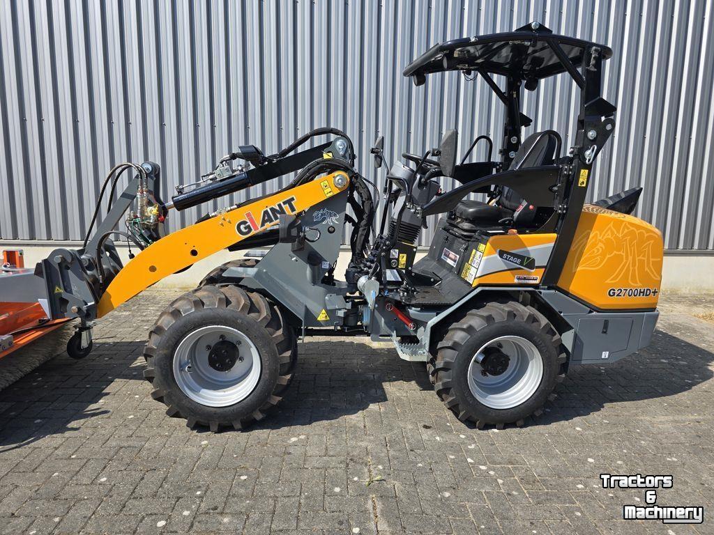 Radlader Giant G2700HD+