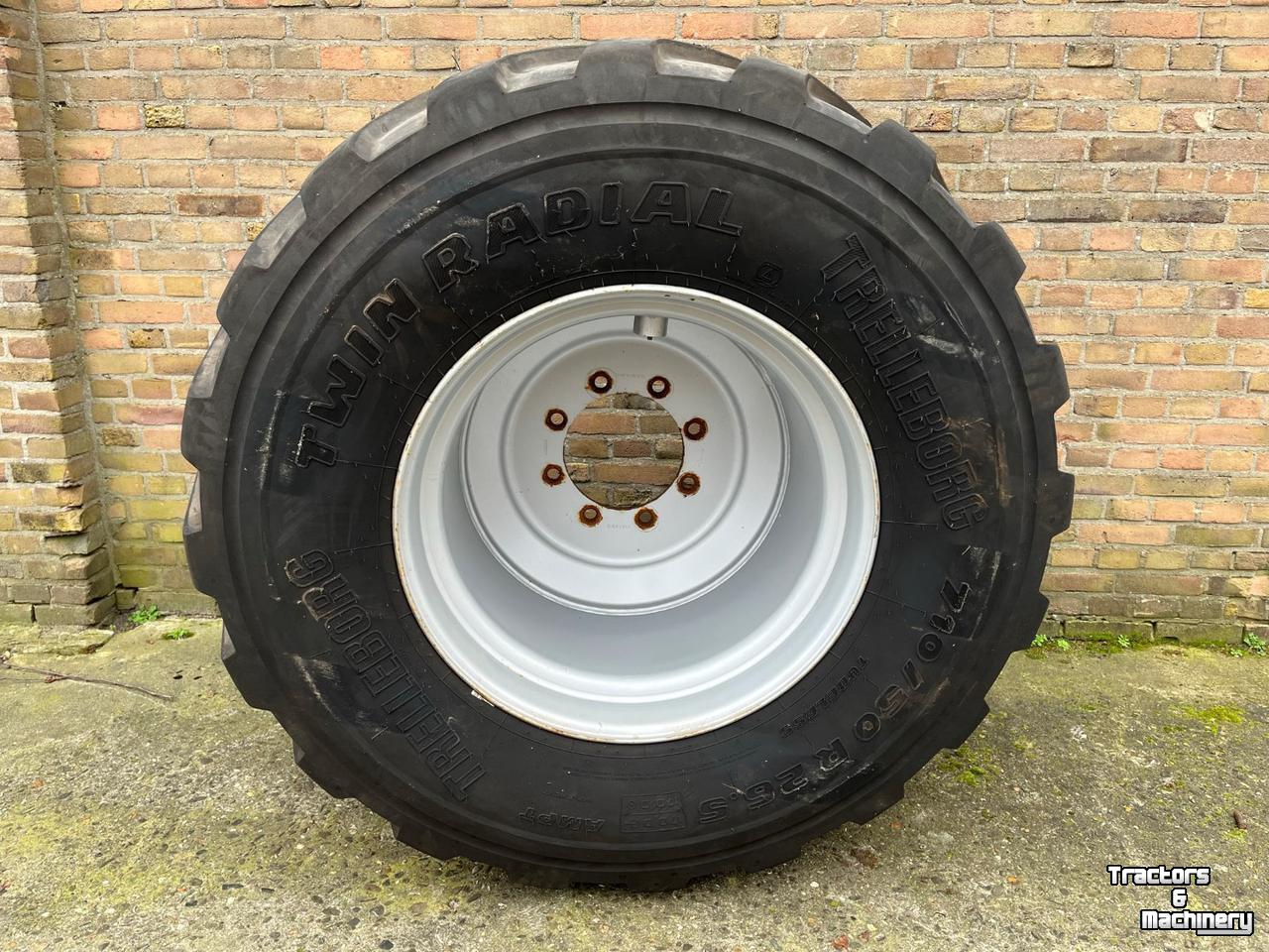 Räder, Reifen, Felgen & Distanzringe Trelleborg TWIN RADIAL 710/50R26.5