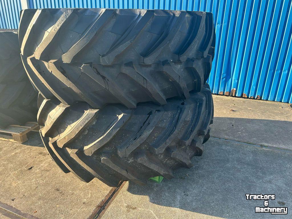 Räder, Reifen, Felgen & Distanzringe Trelleborg Set 710/60R42+600/60R30 10-G