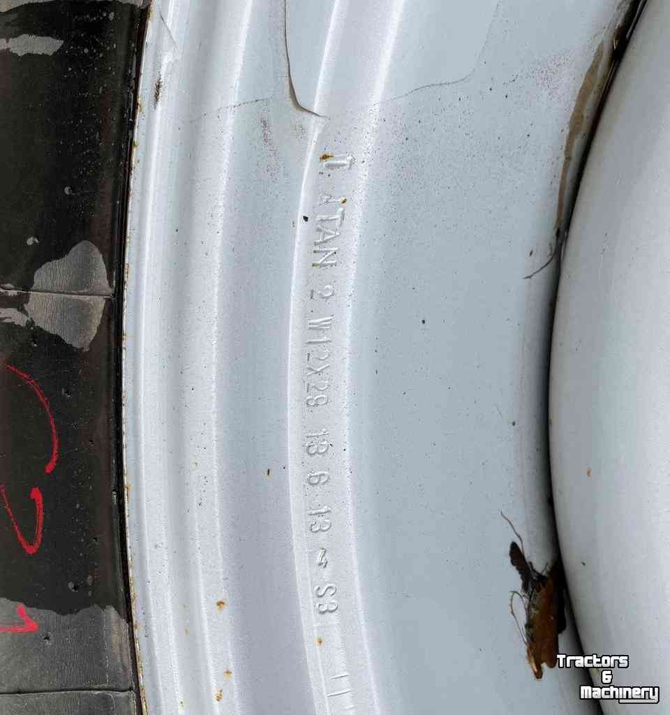 Räder, Reifen, Felgen & Distanzringe Trelleborg 380/85R28 30% TM 600
