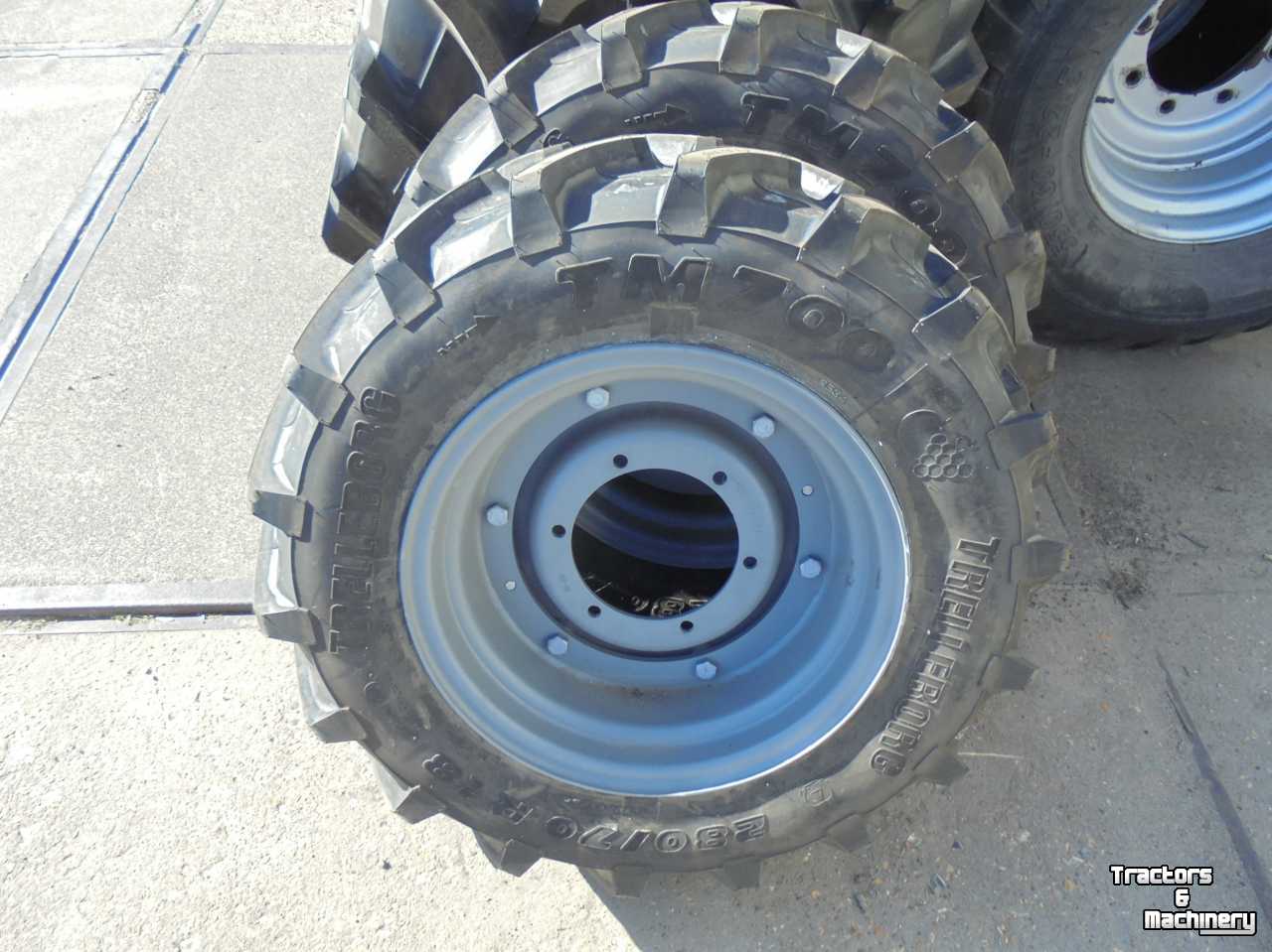 Räder, Reifen, Felgen & Distanzringe Trelleborg 280/70R18 TM700 trekkerbanden tractor voorbanden Pirelli